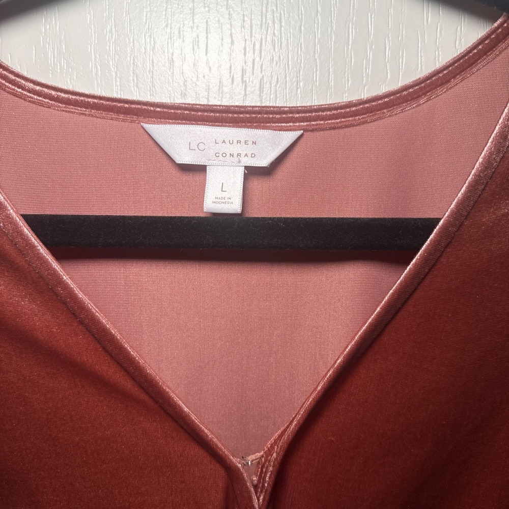 LC Lauren Conrad Rose Gold Velvet Wrap Blouse Long Sleeve Ruched L - Picture 4 of 9